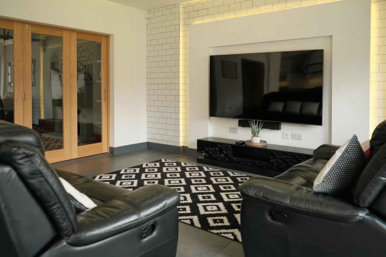 נונאיטון Modern Spacious House - Sleeps 16, Free Parking, Sun Terrace מראה חיצוני תמונה